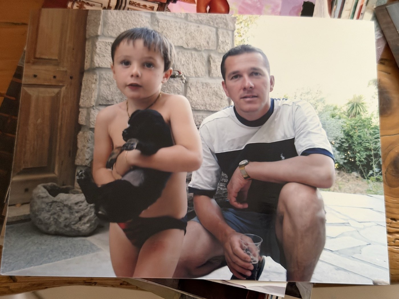 Petit, avec un chiot